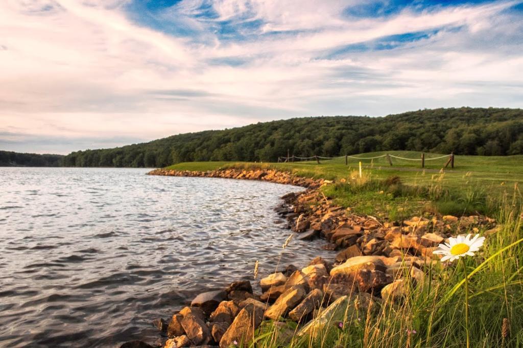 Alpine Lake Resort Terra Alta Екстериор снимка