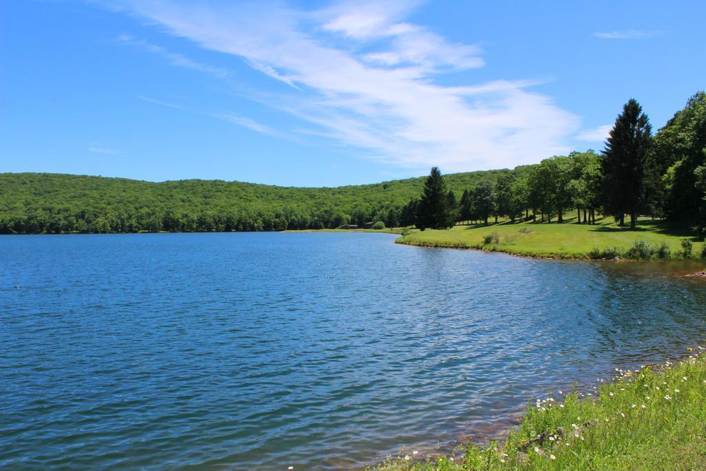 Alpine Lake Resort Terra Alta Екстериор снимка