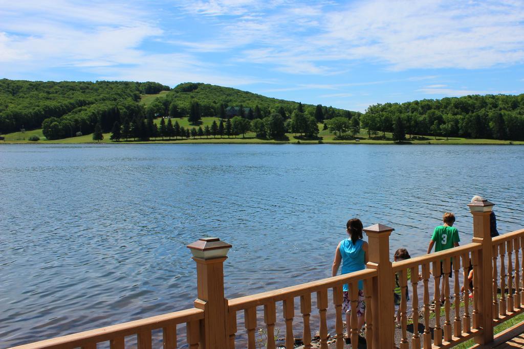 Alpine Lake Resort Terra Alta Екстериор снимка