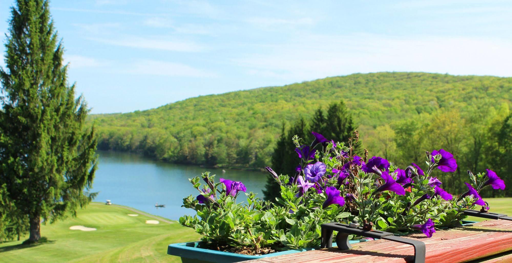 Alpine Lake Resort Terra Alta Екстериор снимка