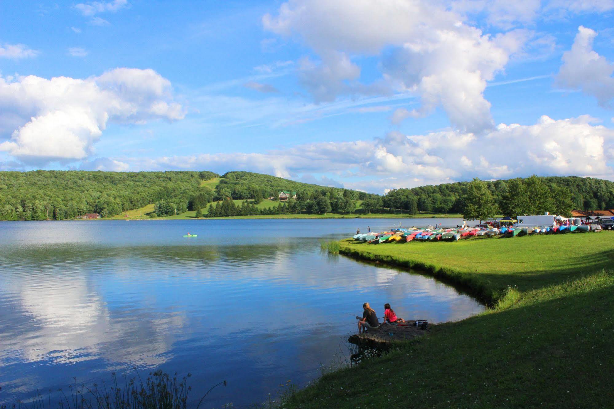 Alpine Lake Resort Terra Alta Екстериор снимка